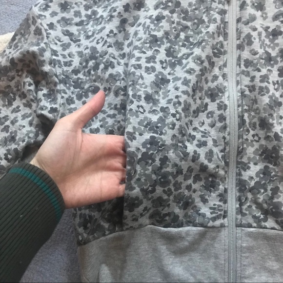 ❌SOLD❌Athleta Printed Balance Hoodie - Picture 7 of 9